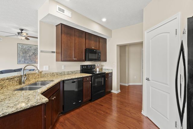 729 Redwood Lane, Lewis Center, OH 43035