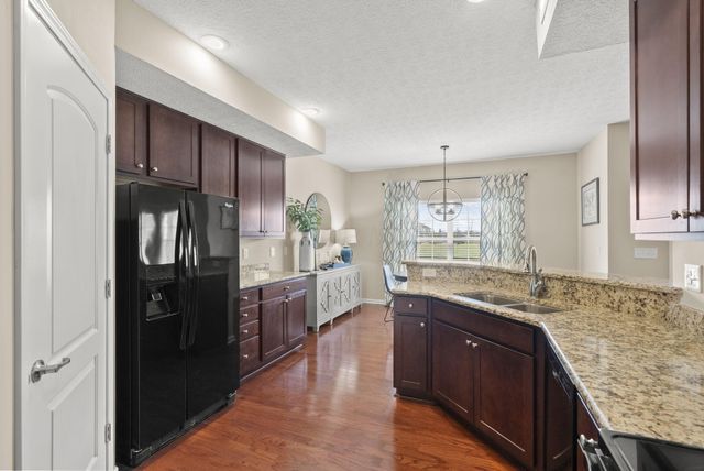 729 Redwood Lane, Lewis Center, OH 43035