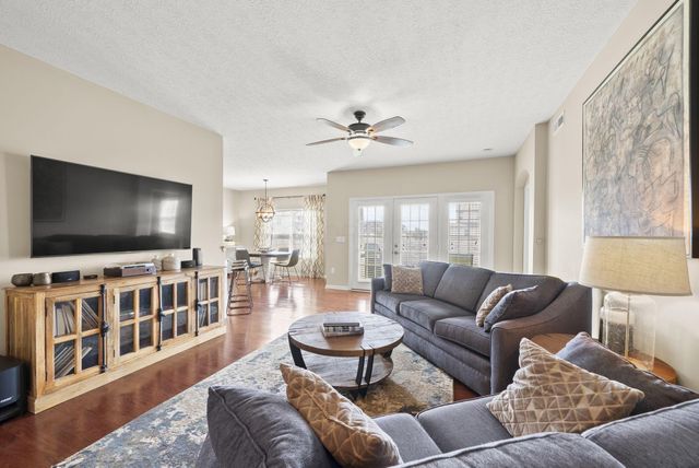 729 Redwood Lane, Lewis Center, OH 43035