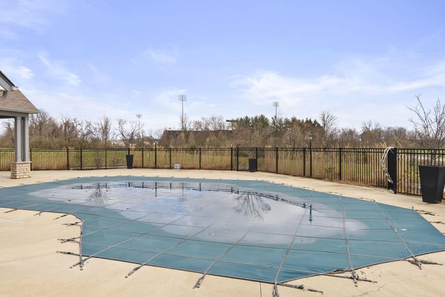 729 Redwood Lane, Lewis Center, OH 43035