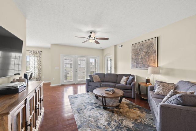 729 Redwood Lane, Lewis Center, OH 43035