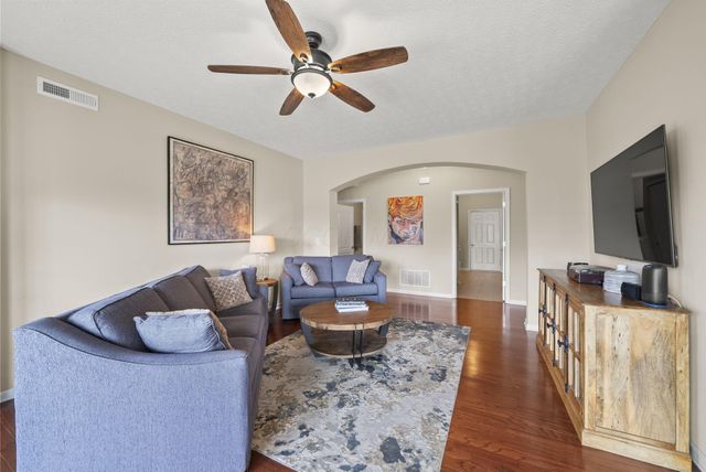 729 Redwood Lane, Lewis Center, OH 43035