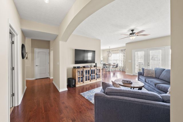 729 Redwood Lane, Lewis Center, OH 43035