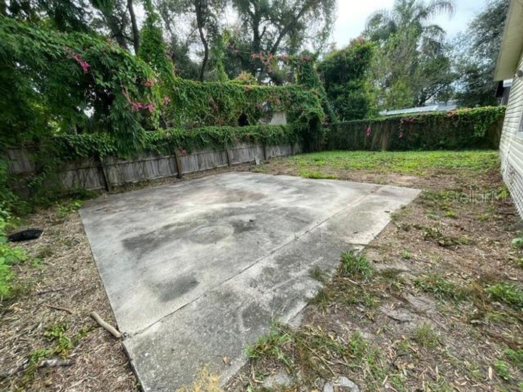 Image 16 of property listing at 4009 N CENTRAL AVENUE, Tampa, FL 33603