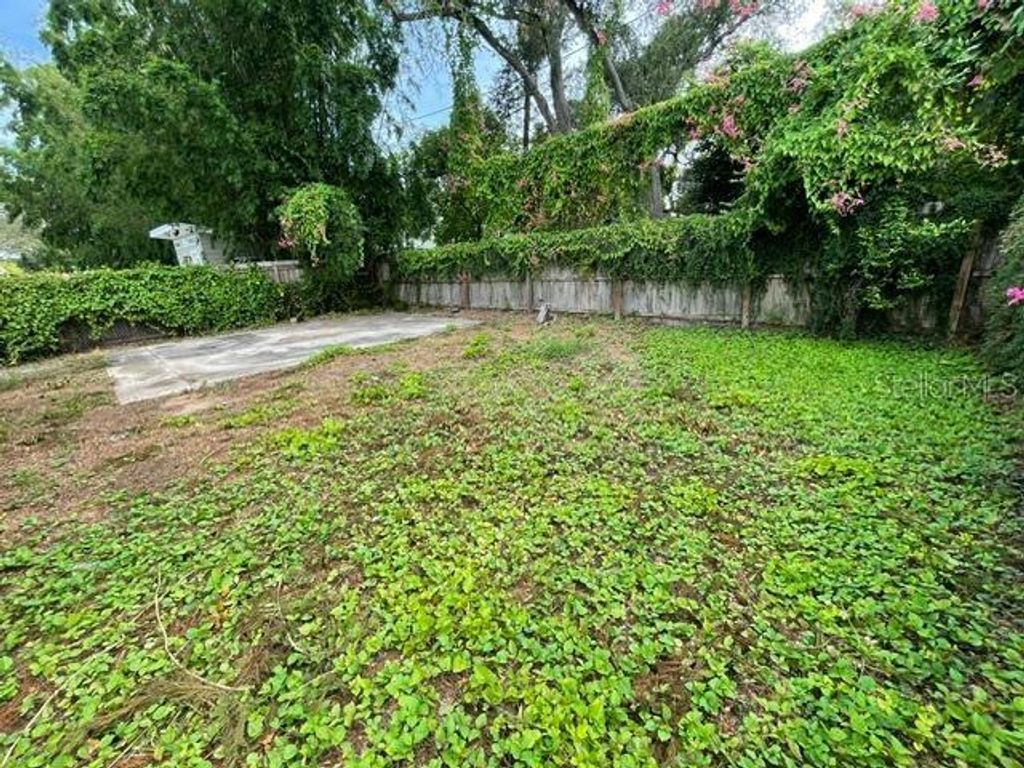 Image 17 of property listing at 4009 N CENTRAL AVENUE, Tampa, FL 33603