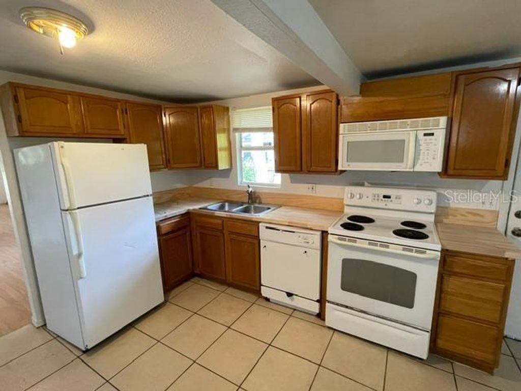 Image 3 of property listing at 4009 N CENTRAL AVENUE, Tampa, FL 33603
