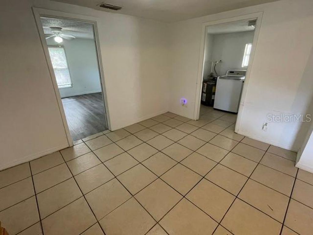 Image 6 of property listing at 4009 N CENTRAL AVENUE, Tampa, FL 33603