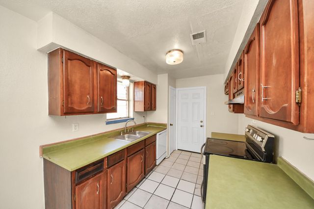 5322 Bulen Avenue, Friendswood, TX 77546