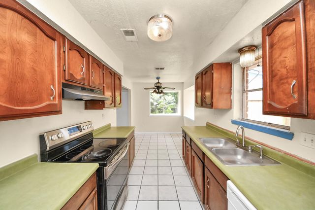 5322 Bulen Avenue, Friendswood, TX 77546