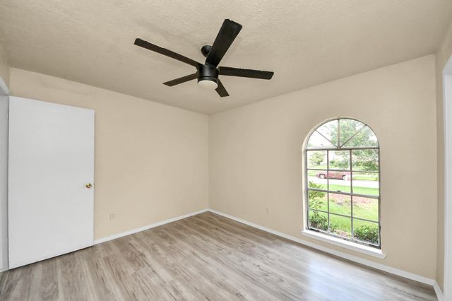 5322 Bulen Avenue, Friendswood, TX 77546