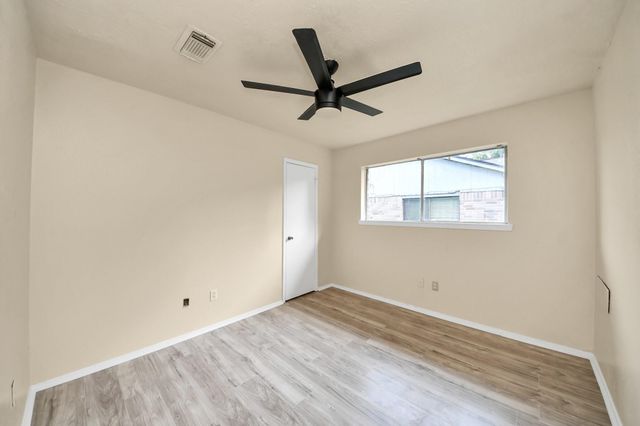 5322 Bulen Avenue, Friendswood, TX 77546
