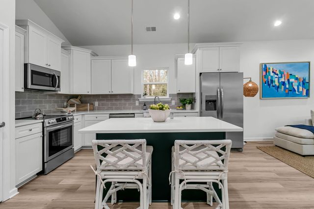 201 Challedon Drive, Summerville, SC 29485