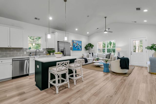 201 Challedon Drive, Summerville, SC 29485