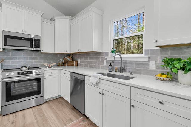 201 Challedon Drive, Summerville, SC 29485