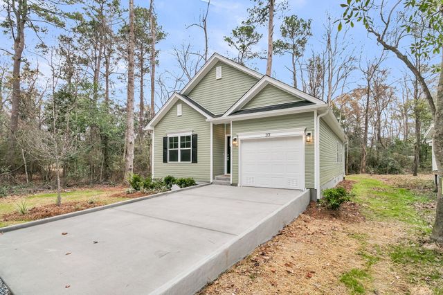 201 Challedon Drive, Summerville, SC 29485