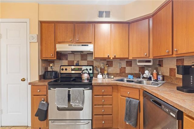 1379 Ivywood RD, Virginia Beach, VA 23453