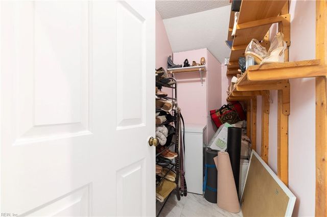 1379 Ivywood RD, Virginia Beach, VA 23453