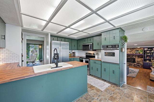 1330 CAMP GIFFORD RD Road, Bellevue, NE 68005