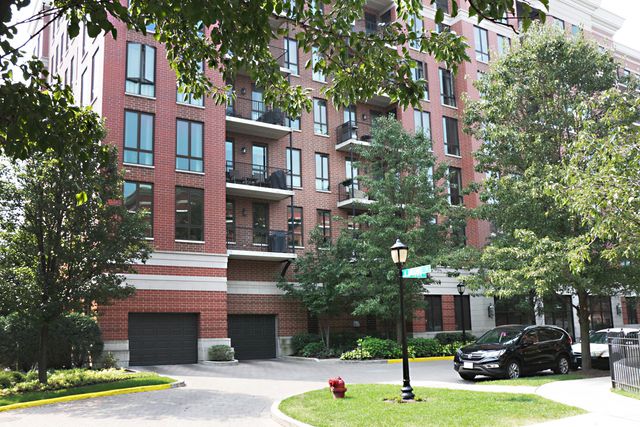 343 W Old Town Court 708, Chicago, IL 60610