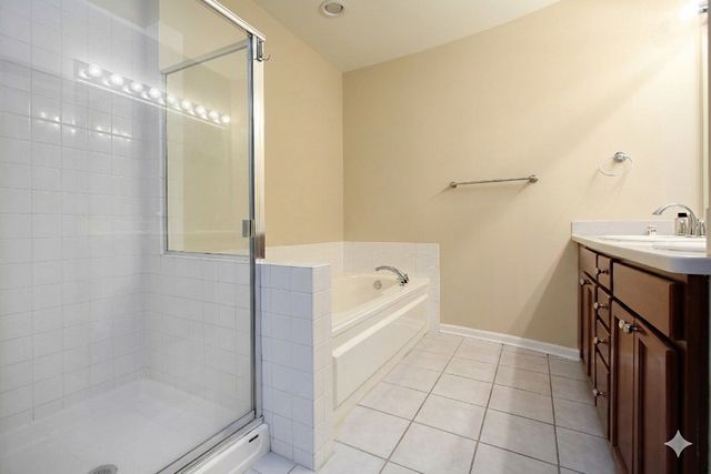 343 W Old Town Court 708, Chicago, IL 60610