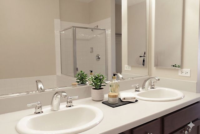 343 W Old Town Court 708, Chicago, IL 60610