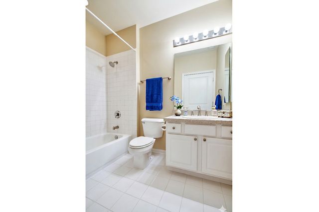 343 W Old Town Court 708, Chicago, IL 60610