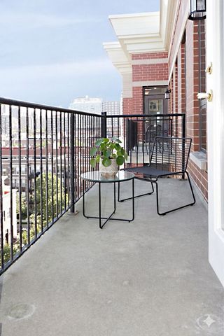 343 W Old Town Court 708, Chicago, IL 60610