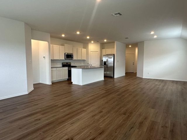 121 Seminole DR, San Marcos, TX 78666