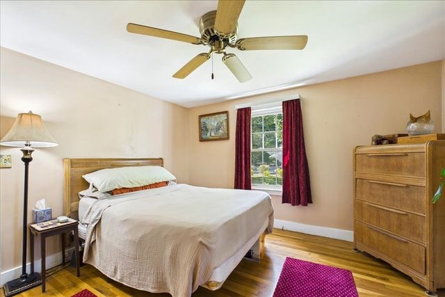 1876 Phinneys Ln, Barnstable, MA 02630