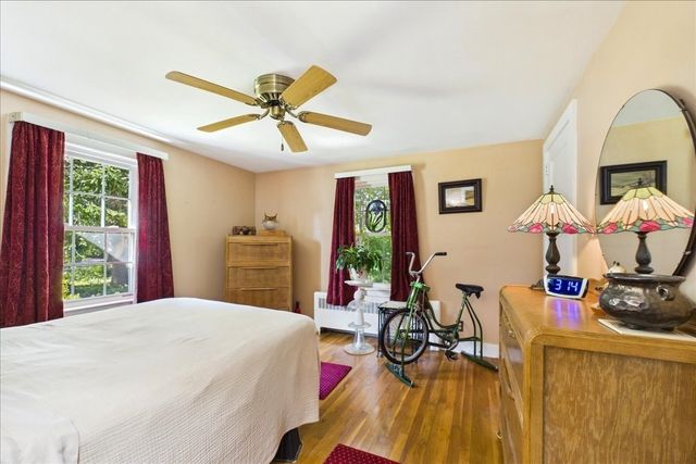 1876 Phinneys Ln, Barnstable, MA 02630