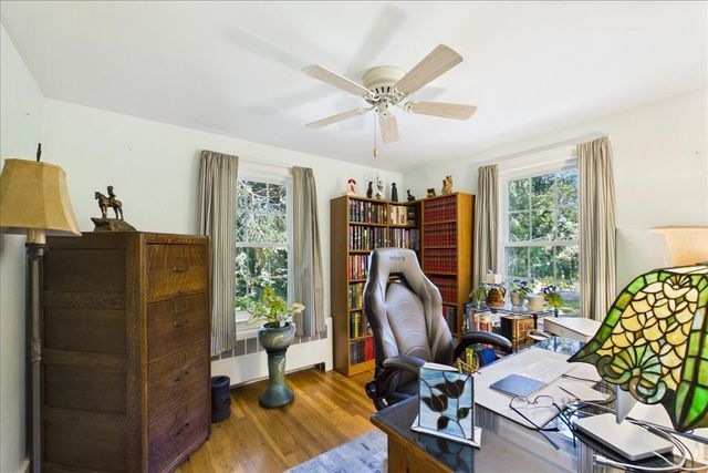 1876 Phinneys Ln, Barnstable, MA 02630