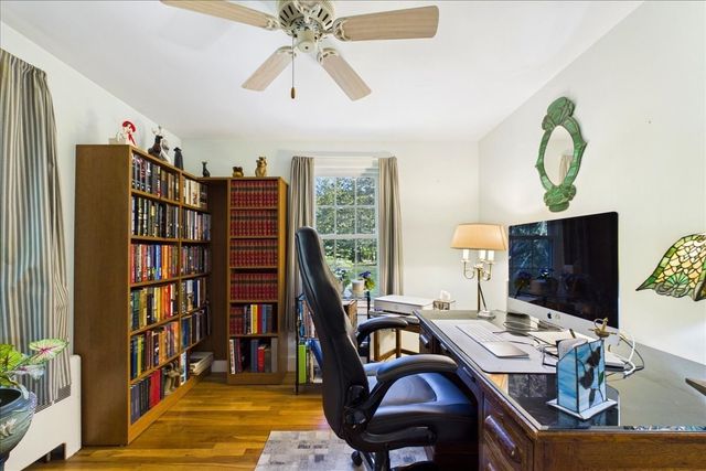 1876 Phinneys Ln, Barnstable, MA 02630