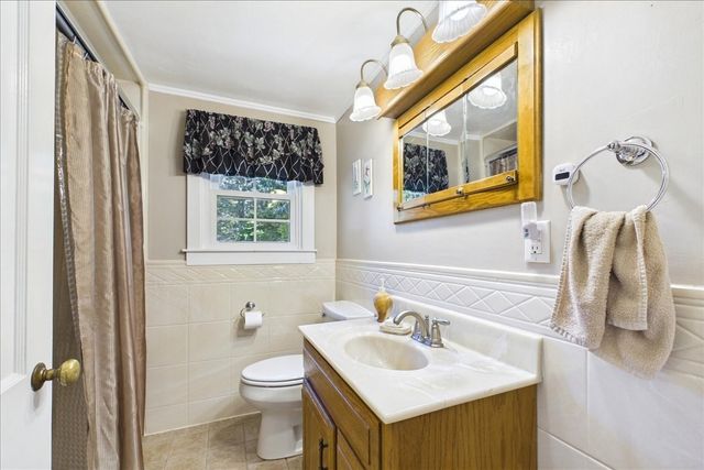1876 Phinneys Ln, Barnstable, MA 02630