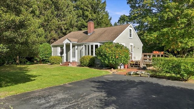 1876 Phinneys Ln, Barnstable, MA 02630