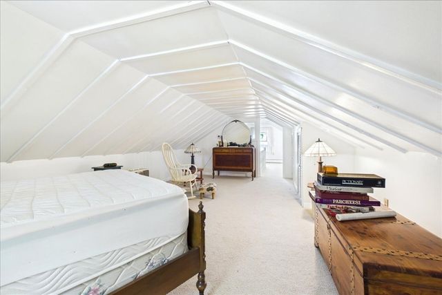 1876 Phinneys Ln, Barnstable, MA 02630