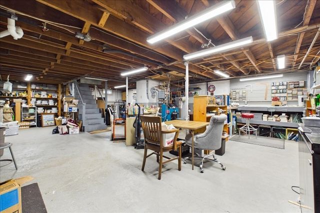 1876 Phinneys Ln, Barnstable, MA 02630