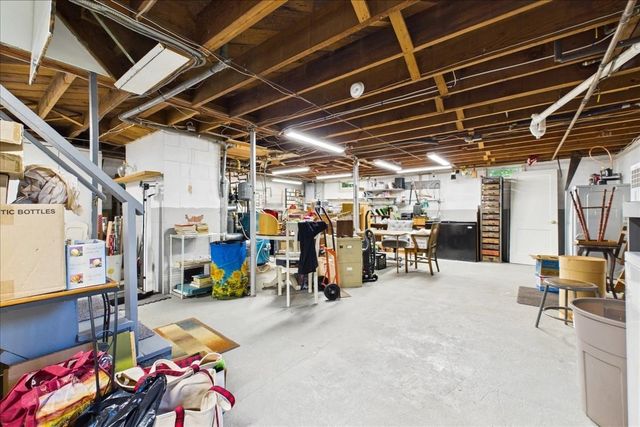 1876 Phinneys Ln, Barnstable, MA 02630