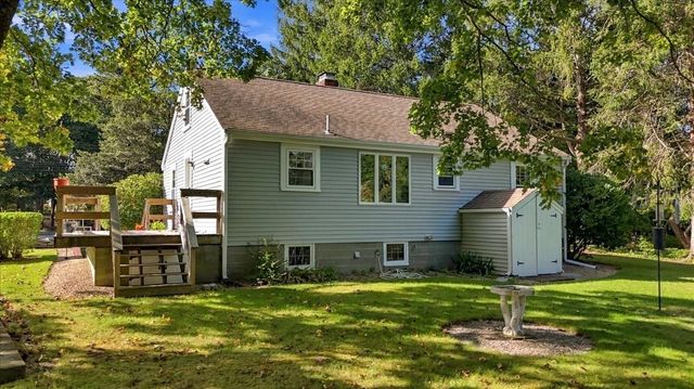 1876 Phinneys Ln, Barnstable, MA 02630
