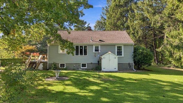 1876 Phinneys Ln, Barnstable, MA 02630