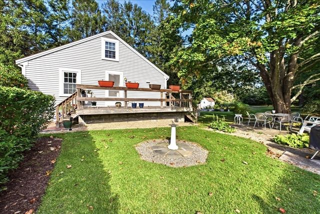 1876 Phinneys Ln, Barnstable, MA 02630