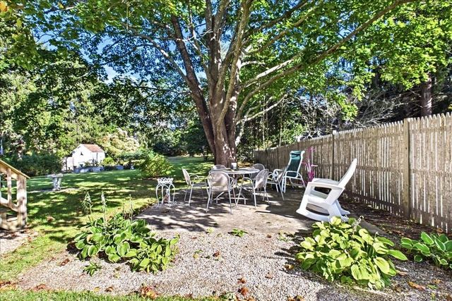 1876 Phinneys Ln, Barnstable, MA 02630