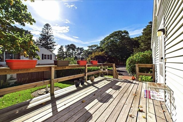 1876 Phinneys Ln, Barnstable, MA 02630