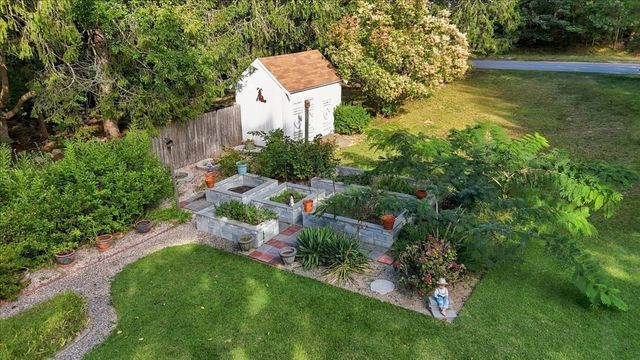 1876 Phinneys Ln, Barnstable, MA 02630