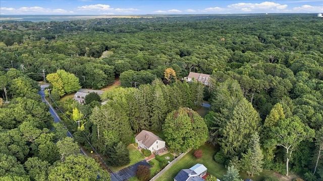 1876 Phinneys Ln, Barnstable, MA 02630
