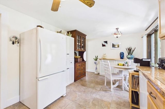 1876 Phinneys Ln, Barnstable, MA 02630
