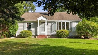 1876 Phinneys Ln, Barnstable, MA 02630