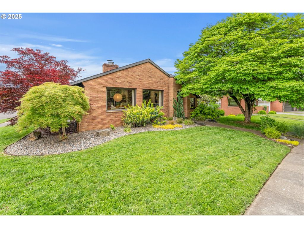 3905 Ne HOLMAN St, Portland, OR 97211