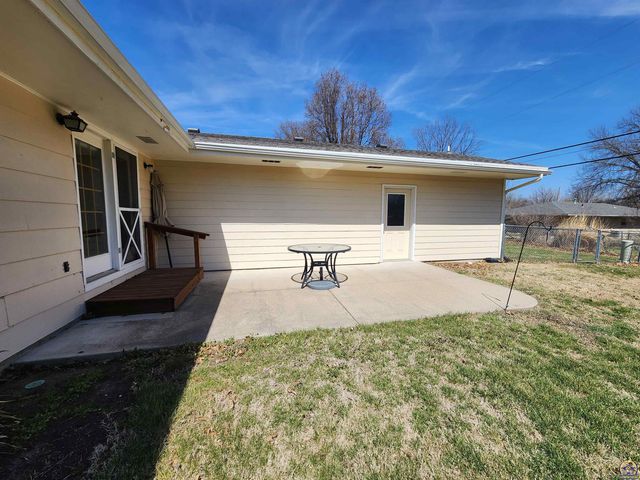 1402 Luther St, Emporia, KS 66801