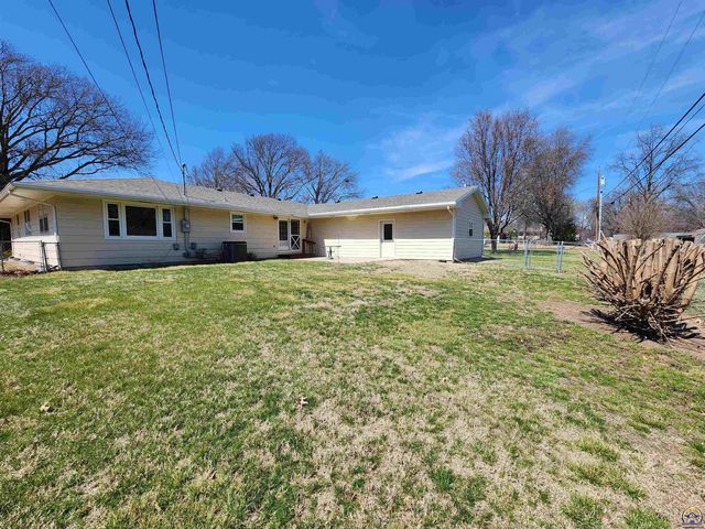 1402 Luther St, Emporia, KS 66801