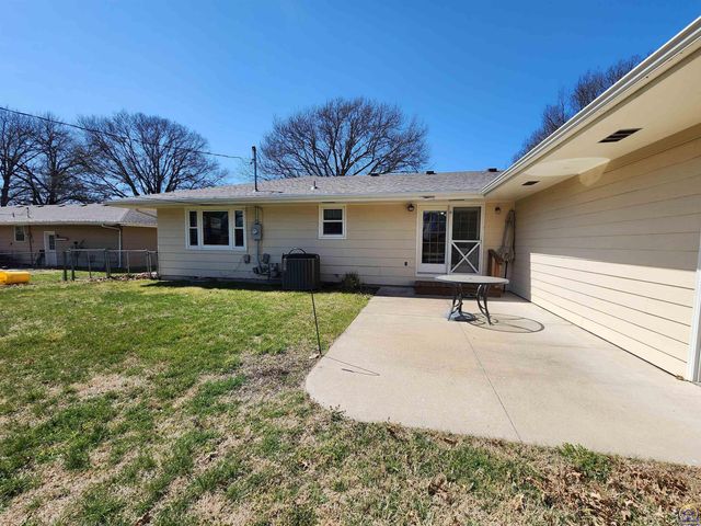 1402 Luther St, Emporia, KS 66801